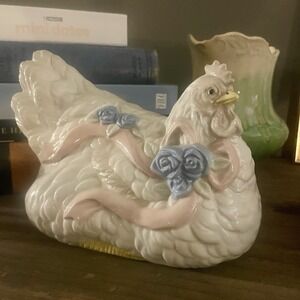 Vintage Ceramic Pastel Hen Made In Taiwan Chicken Figurine